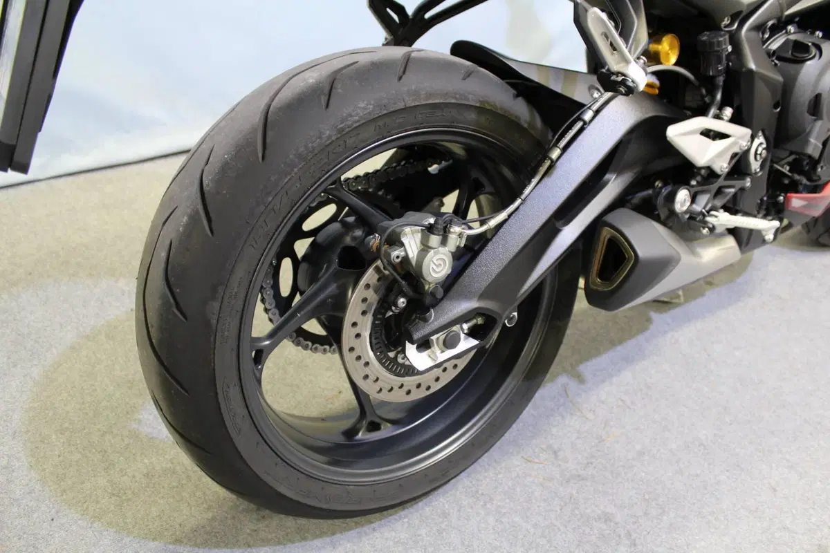 Triumph Street Triple 765 RS (2023 - 26) (6)