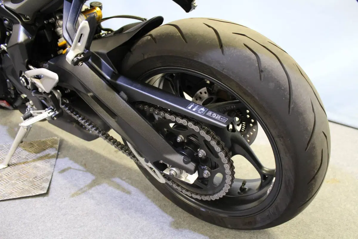 Triumph Street Triple 765 RS (2023 - 26) (15)