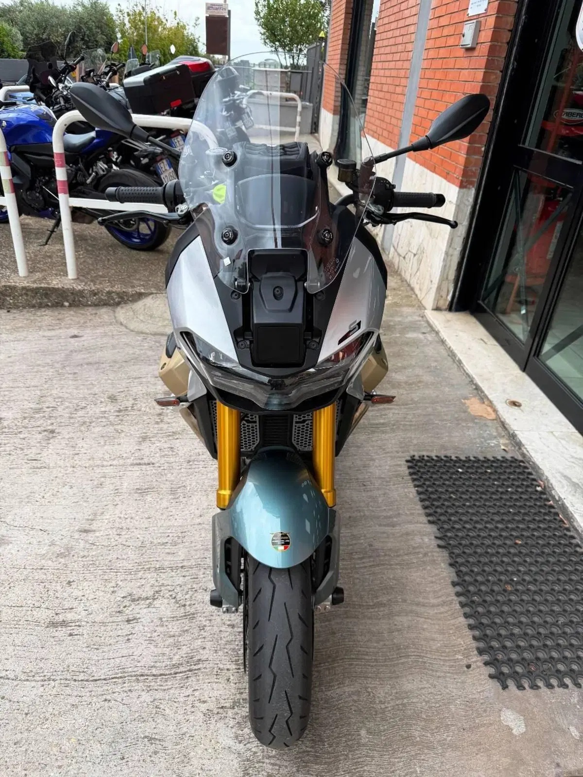 Moto Guzzi V100 Mandello S (2025 - 26) (3)