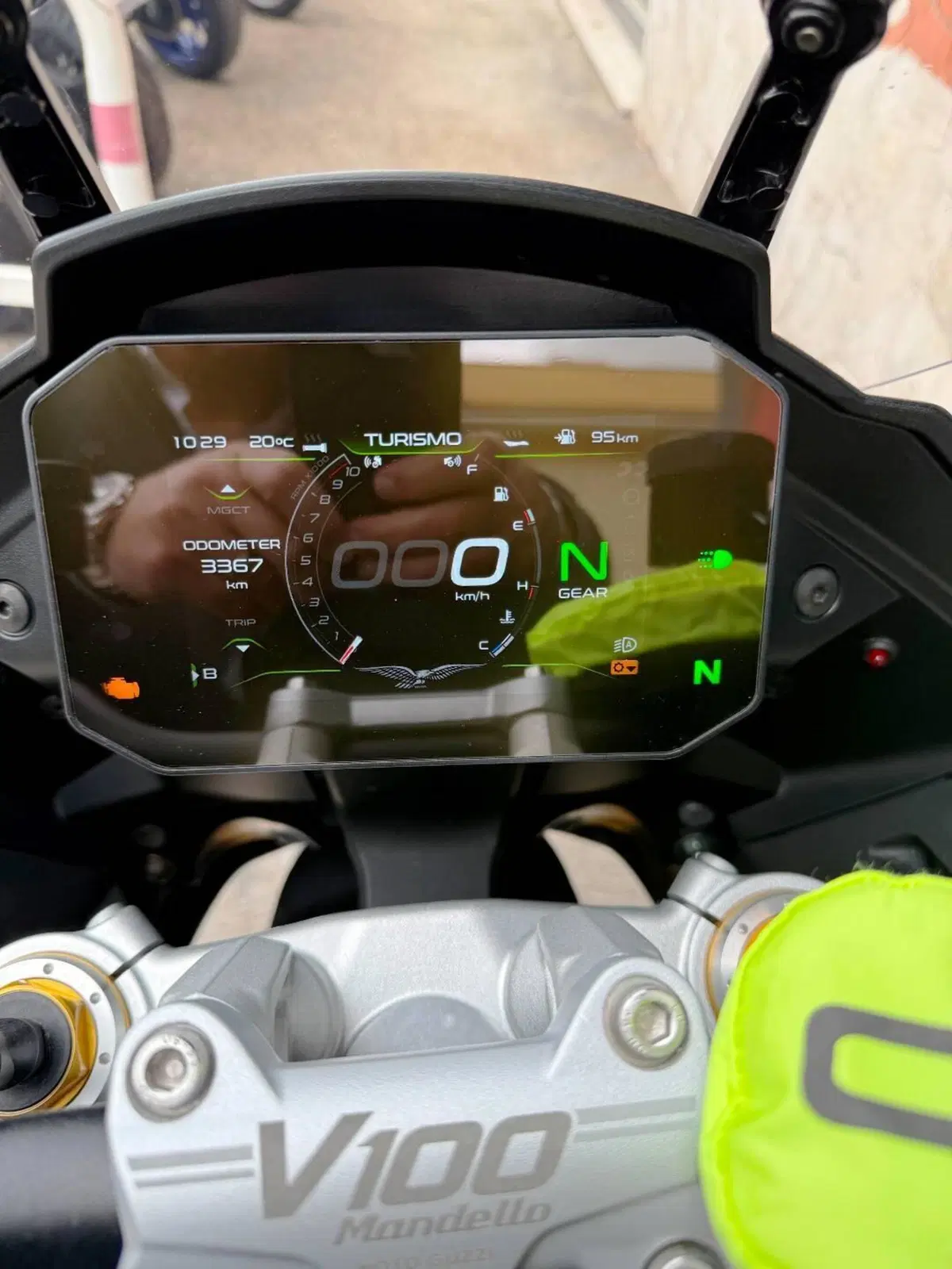 Moto Guzzi V100 Mandello S (2025 - 26) (9)