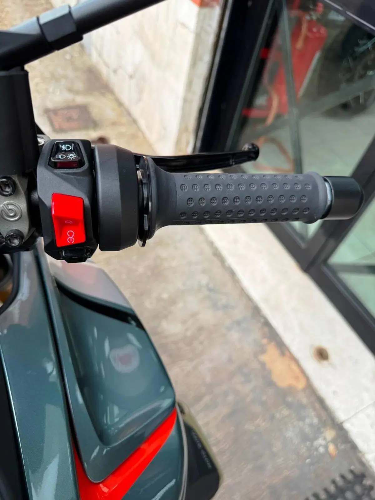 Moto Guzzi V100 Mandello S (2025 - 26) (11)