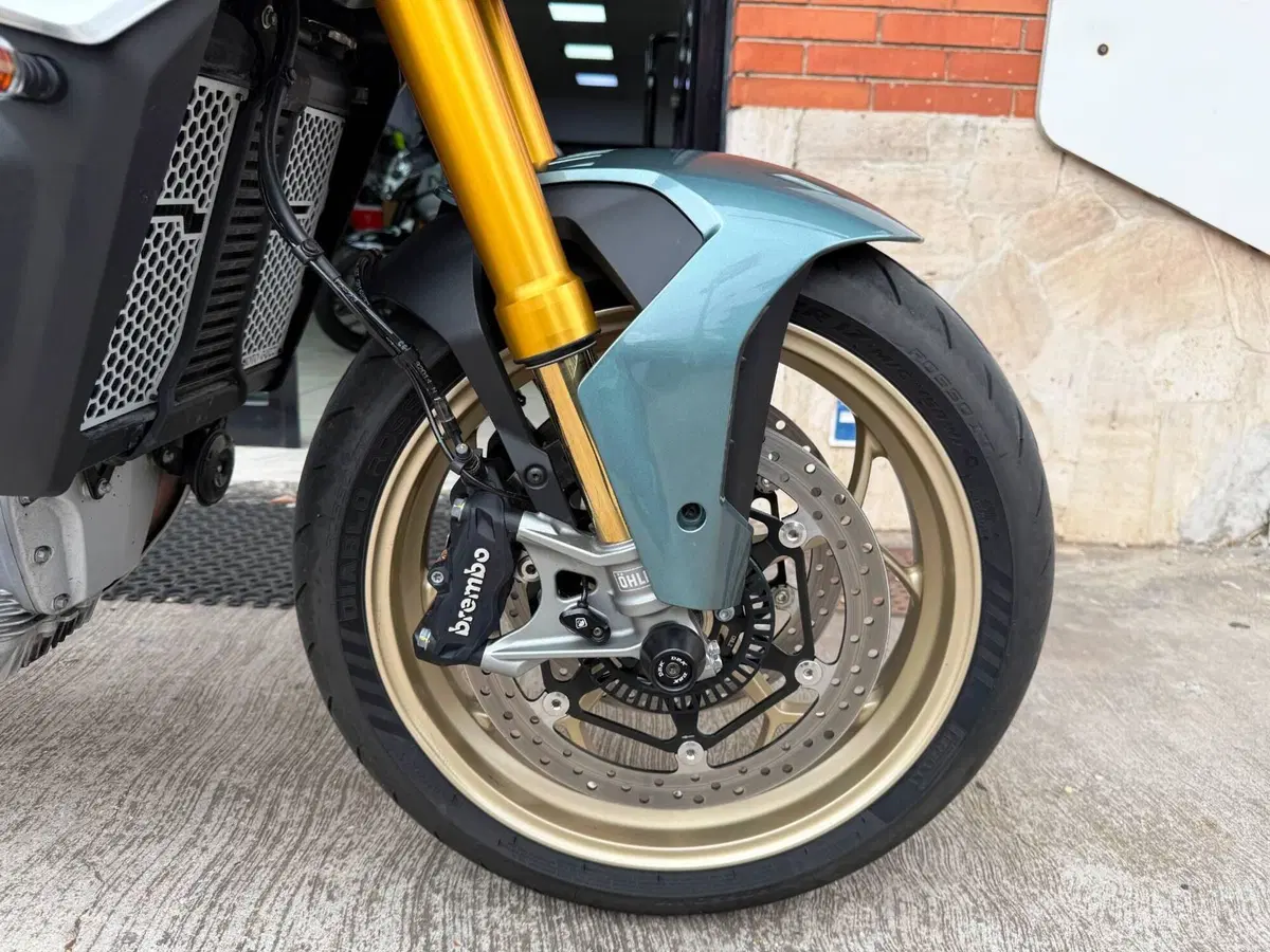 Moto Guzzi V100 Mandello S (2025 - 26) (14)