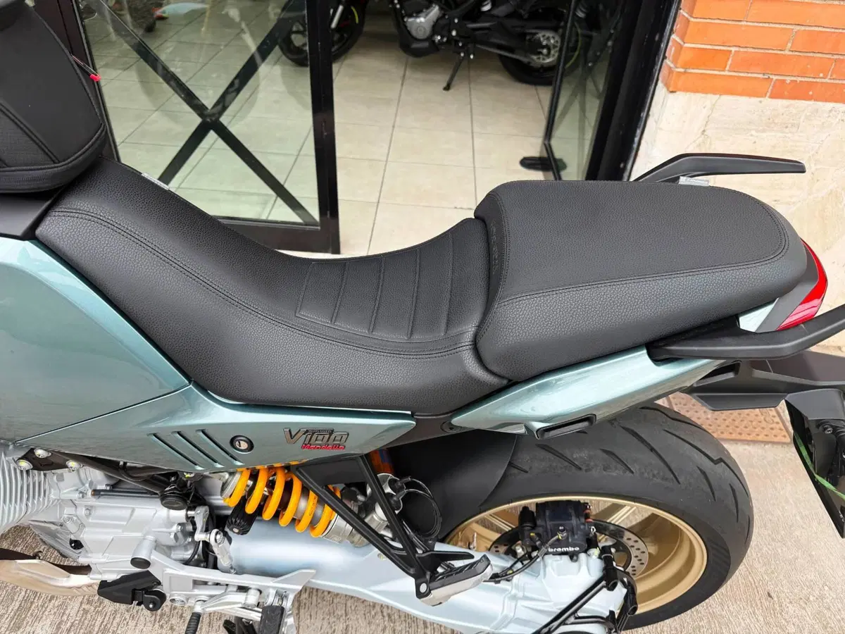 Moto Guzzi V100 Mandello S (2025 - 26) (19)