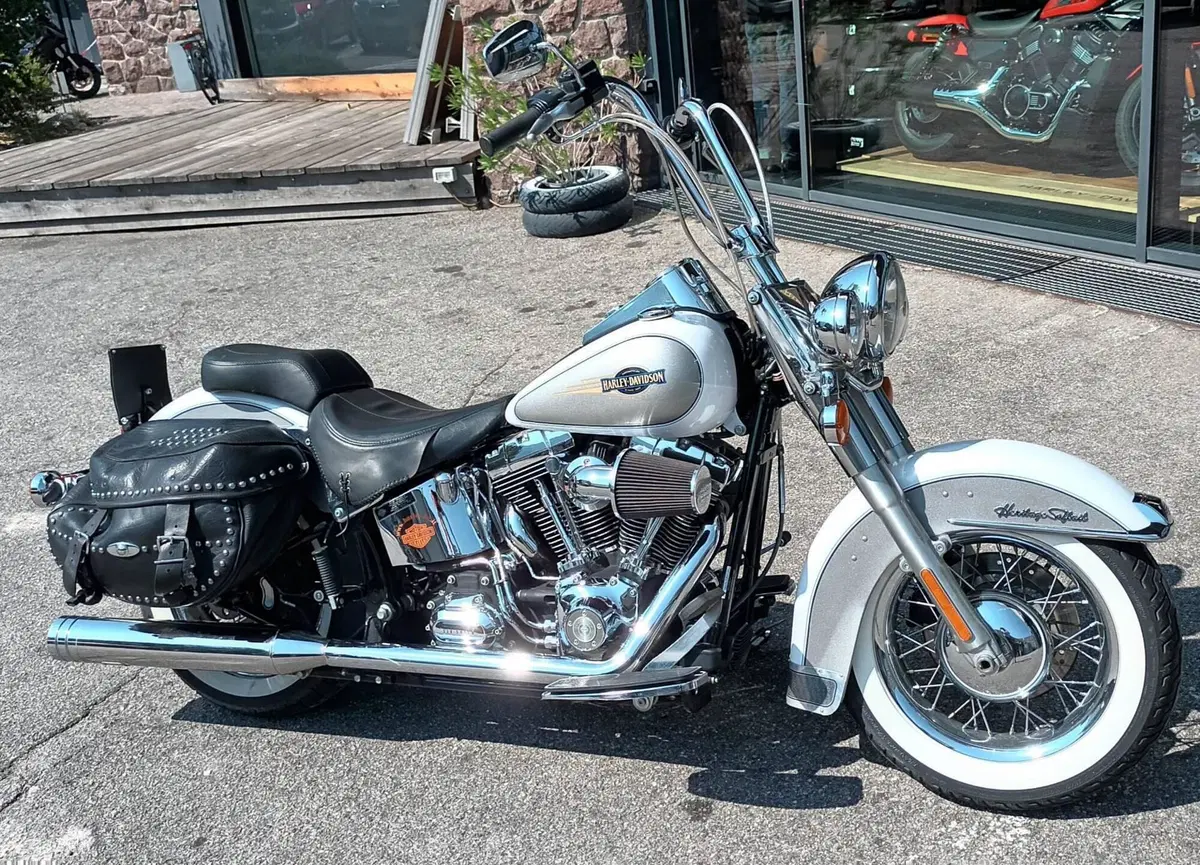 Harley-Davidson 1584 Heritage Classic (2008 - 10) - FLSTC (2)