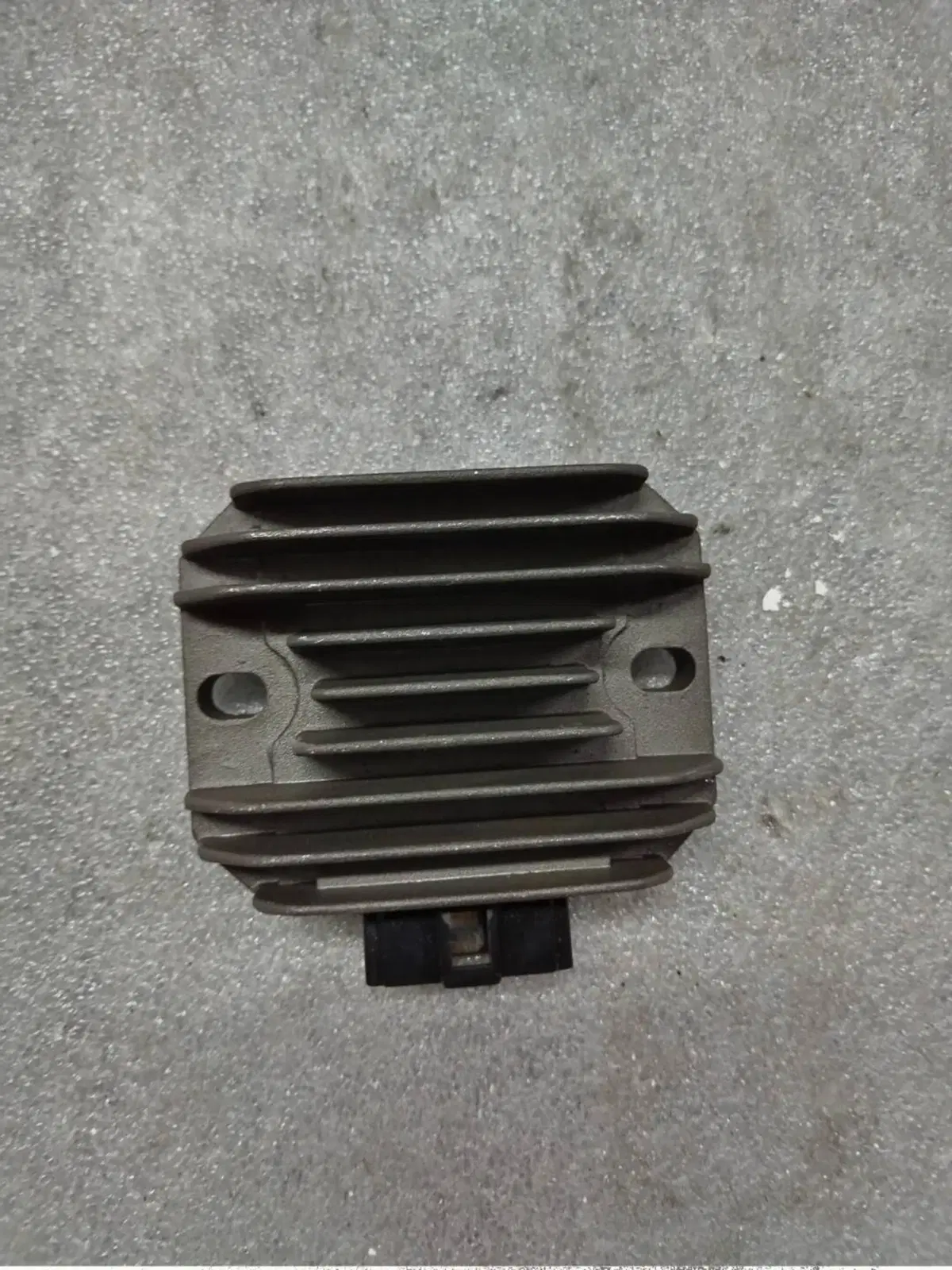 Regolatore di Tensione Usato Originale Piaggio Hex (2)