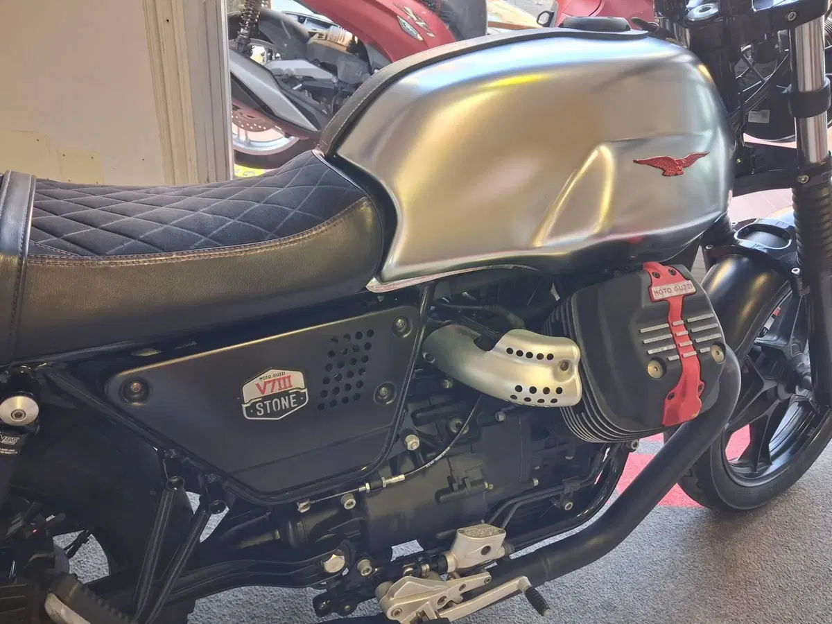 Moto Guzzi V7 III Stone S (2020) (4)