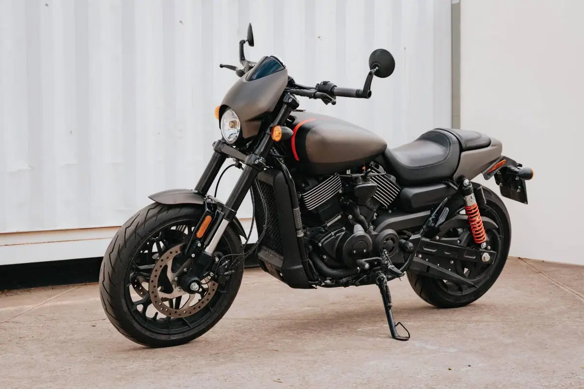Harley-Davidson 883 Iron (2017 - 20) - XL 883N (7)
