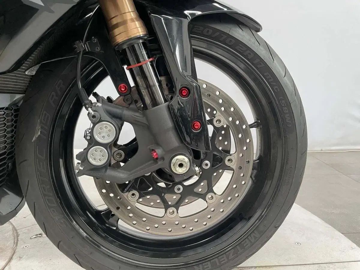Suzuki GSX-R1000 (2005 - 06) (11)