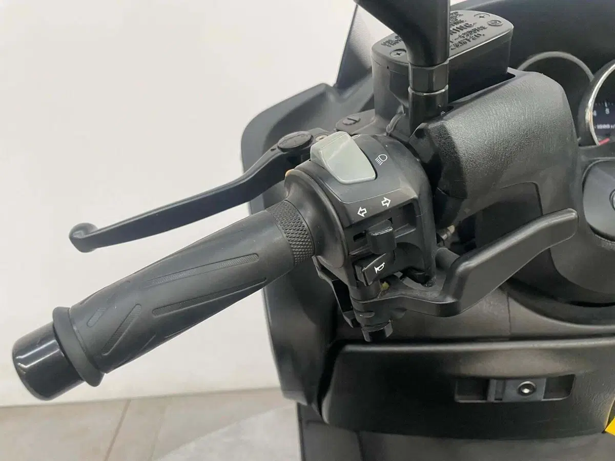 Yamaha Majesty 400 ABS (2011 - 14) (10)