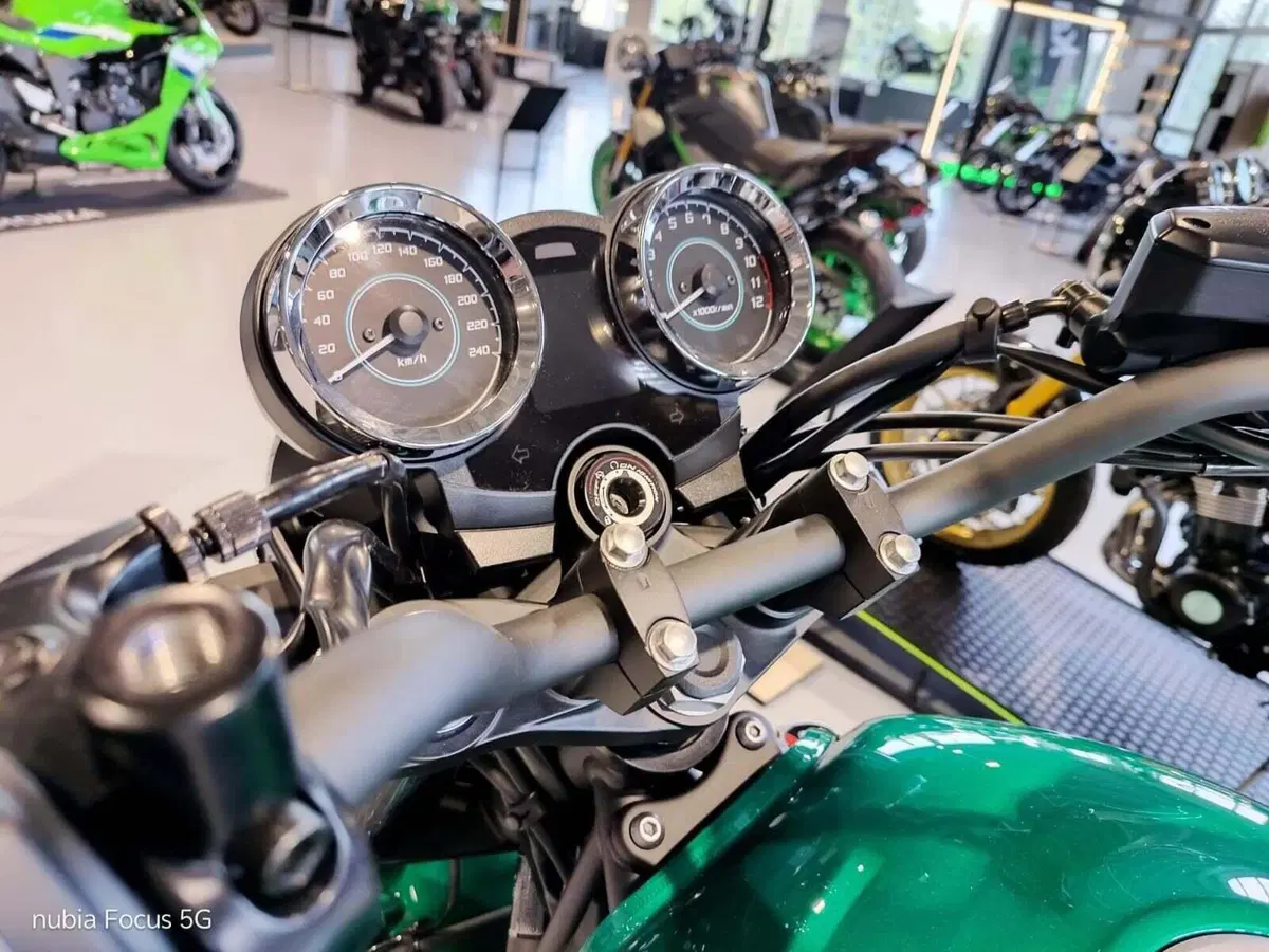 Kawasaki Z 650 RS (2025 - 26) (5)
