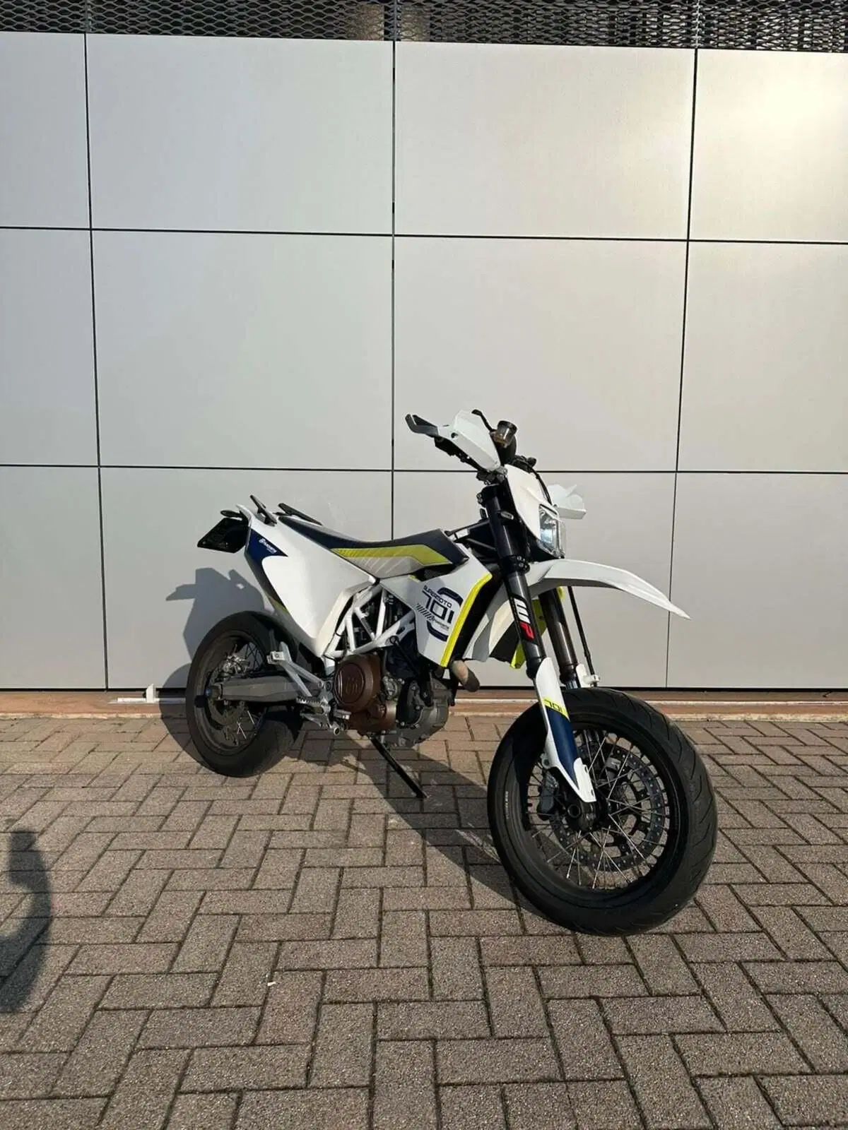 Husqvarna 701 Supermoto (2017 - 19) (4)