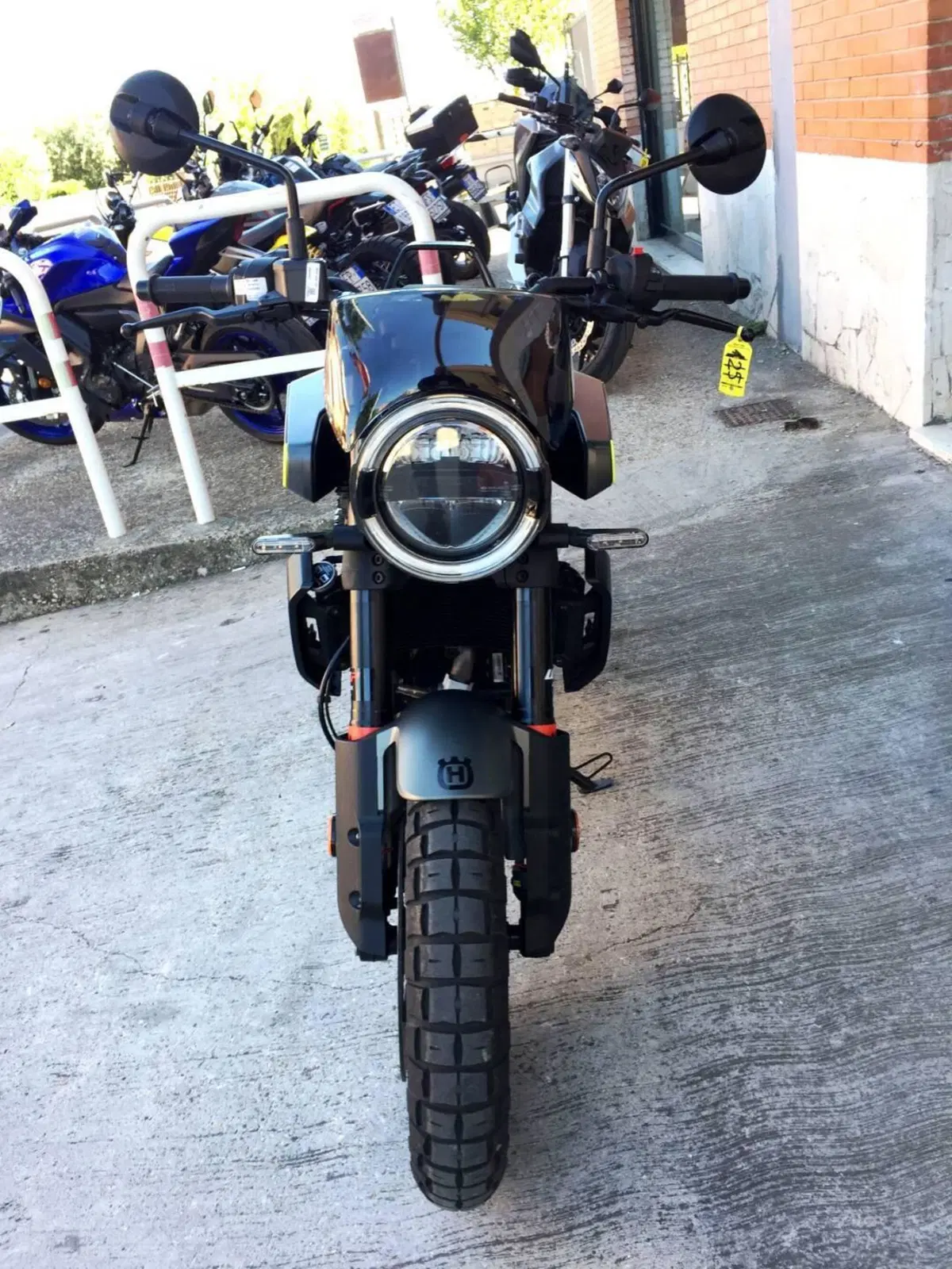 Husqvarna Svartpilen 125 (2024 - 26) (3)