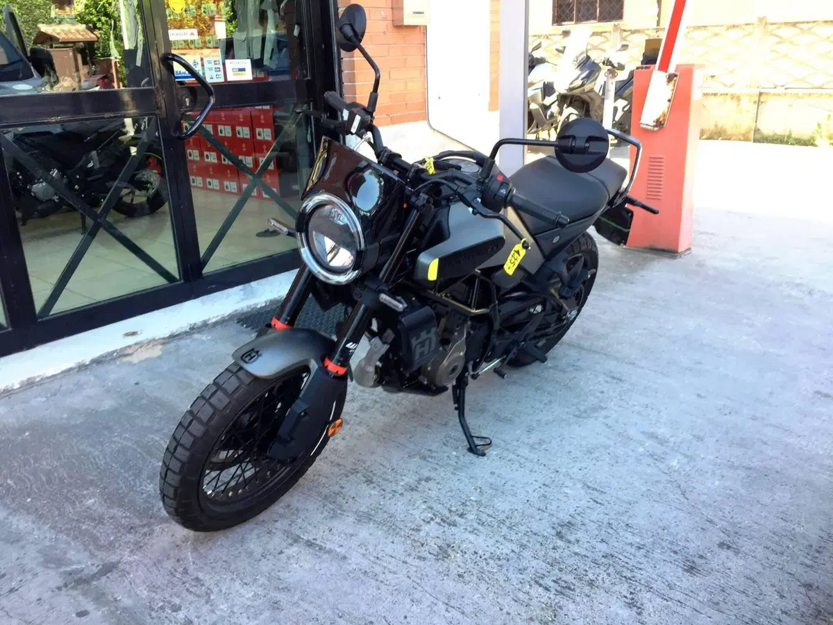 Husqvarna Svartpilen 125 (2024 - 26) (4)