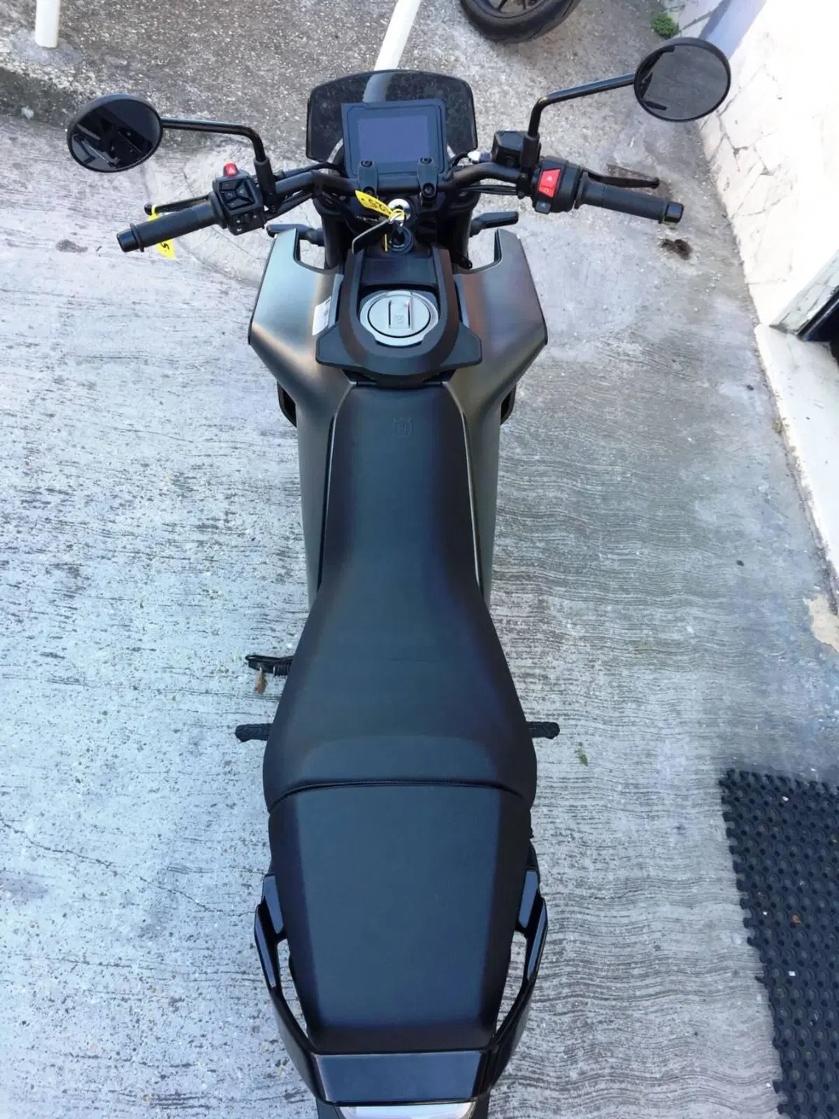 Husqvarna Svartpilen 125 (2024 - 26) (9)