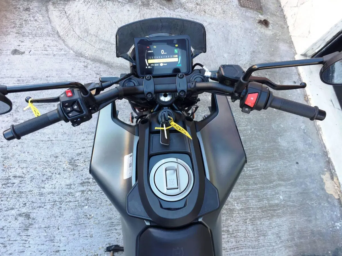 Husqvarna Svartpilen 125 (2024 - 26) (10)