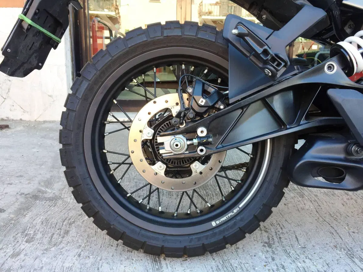 Husqvarna Svartpilen 125 (2024 - 26) (14)