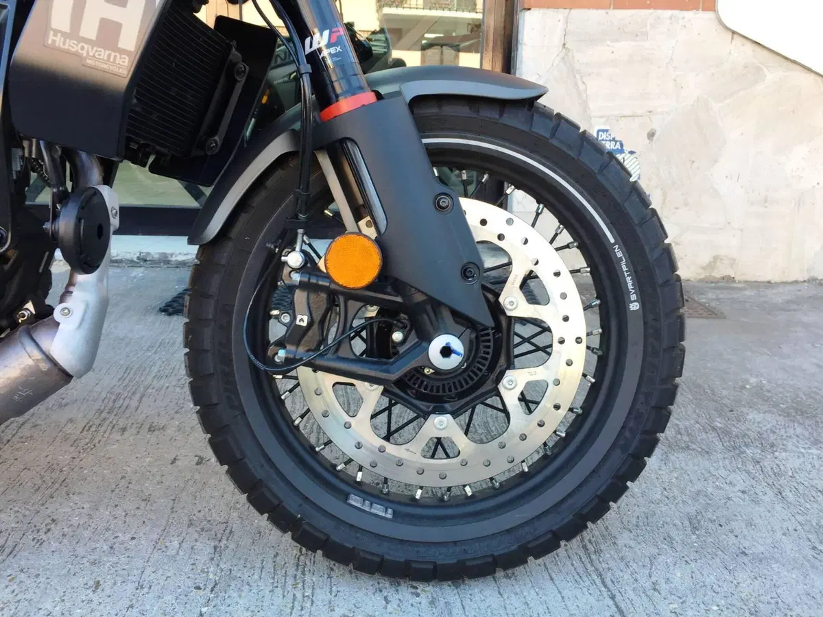 Husqvarna Svartpilen 125 (2024 - 26) (16)