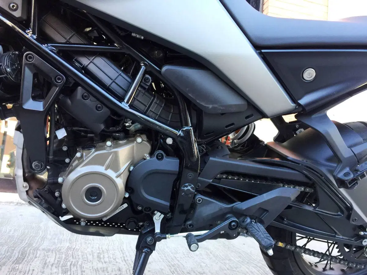 Husqvarna Svartpilen 125 (2024 - 26) (18)