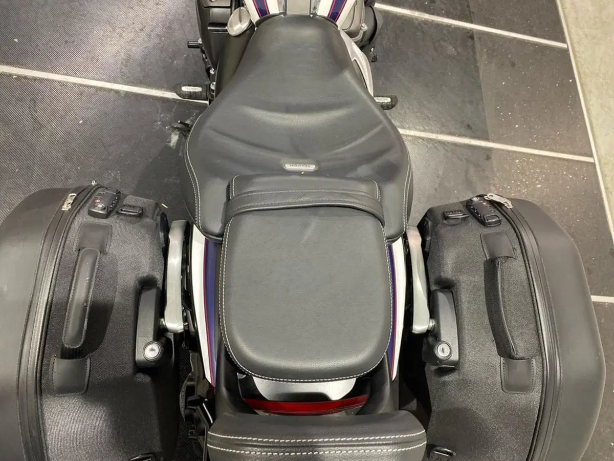 Triumph Rocket 3 GT Evel Knievel Special Edition (2025) (10)
