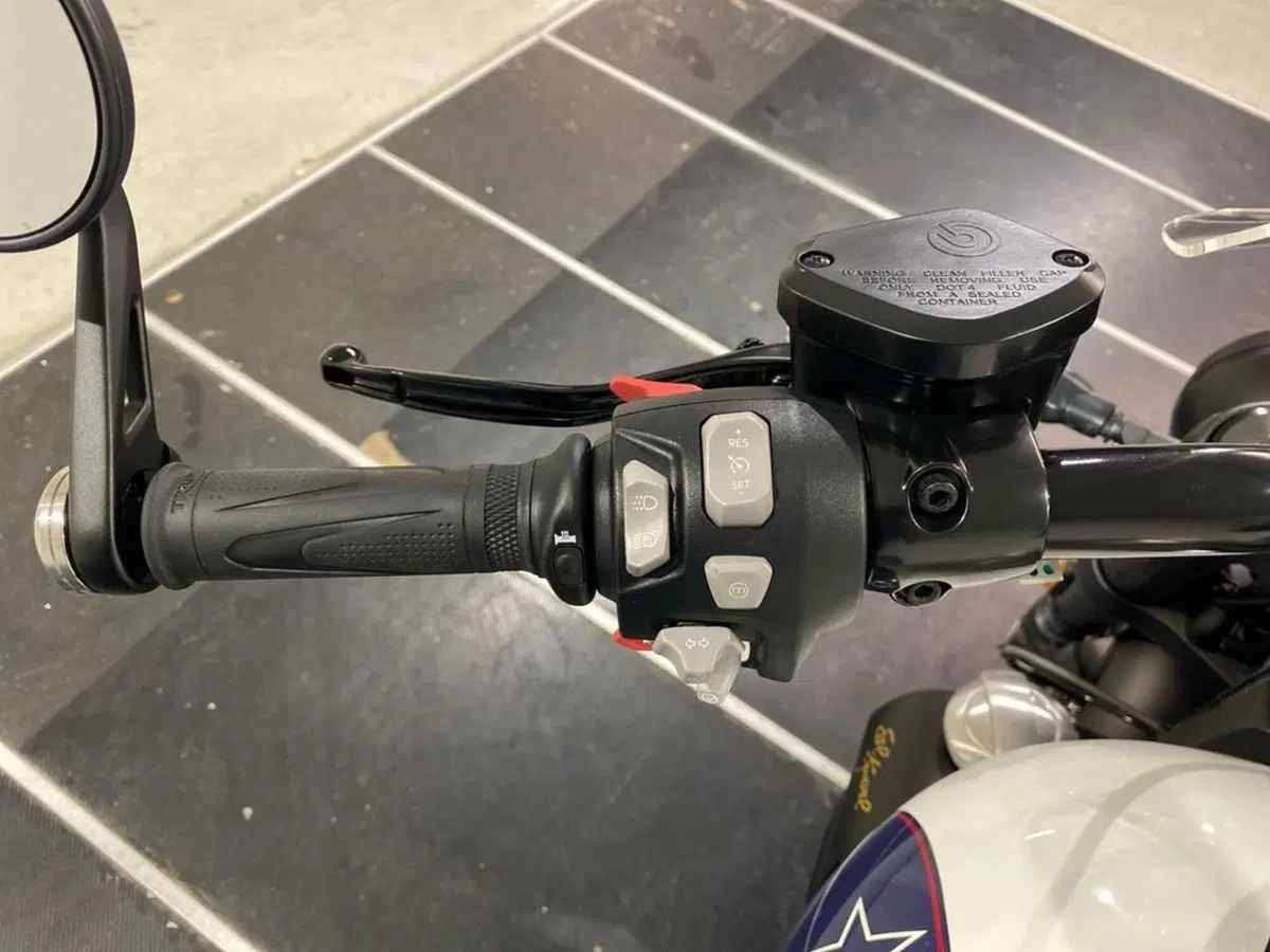 Triumph Rocket 3 GT Evel Knievel Special Edition (2025) (7)