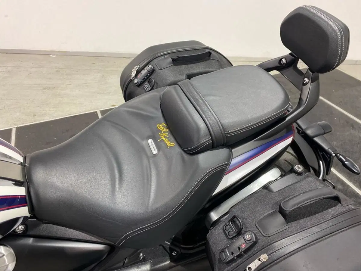 Triumph Rocket 3 GT Evel Knievel Special Edition (2025) (11)