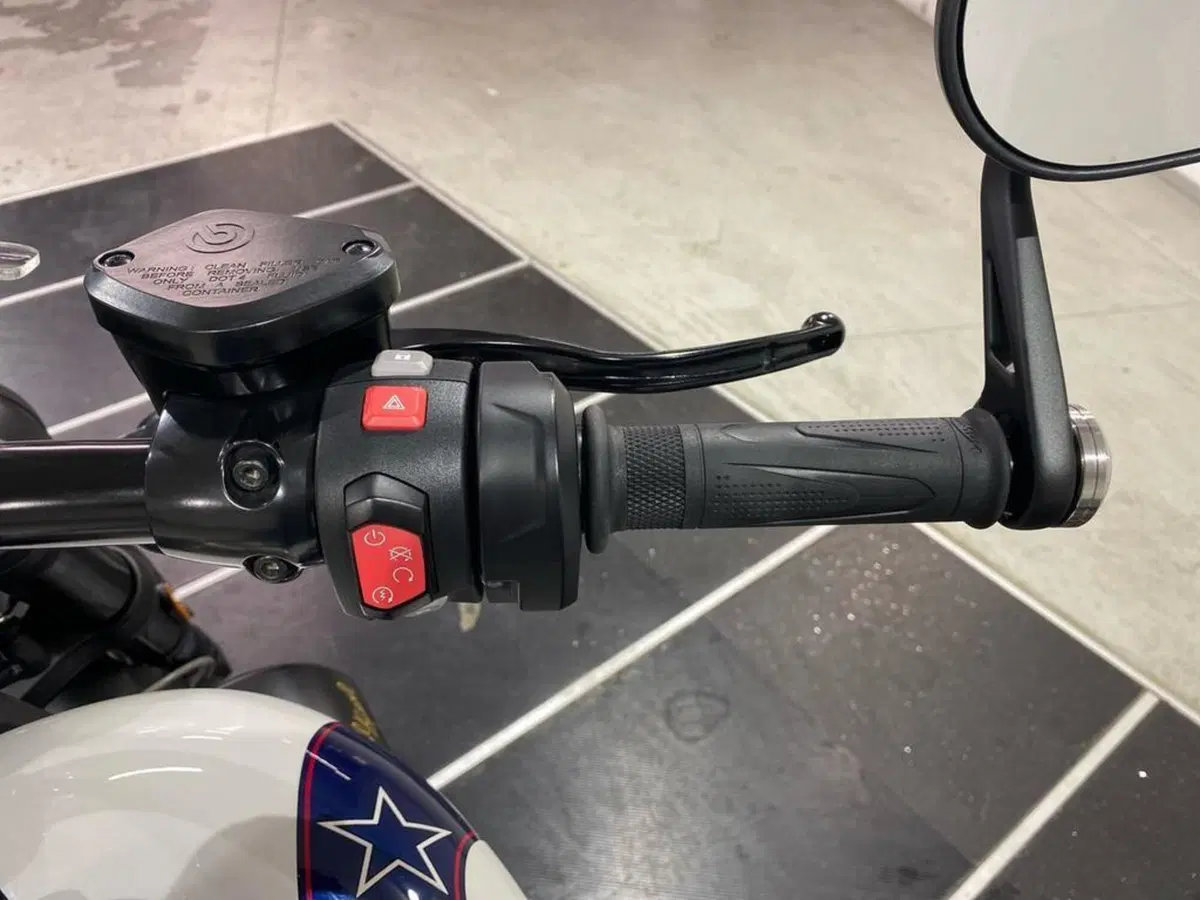 Triumph Rocket 3 GT Evel Knievel Special Edition (2025) (8)