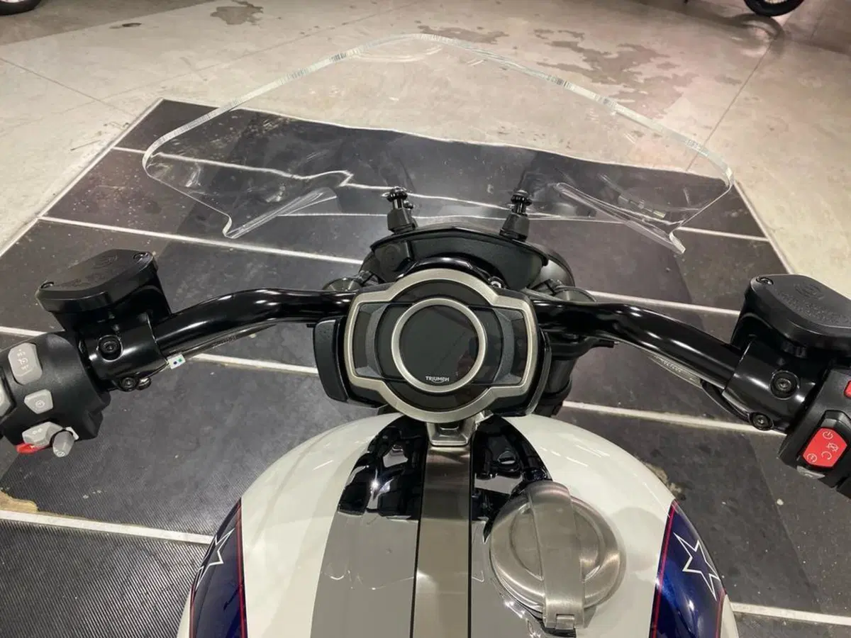 Triumph Rocket 3 GT Evel Knievel Special Edition (2025) (6)