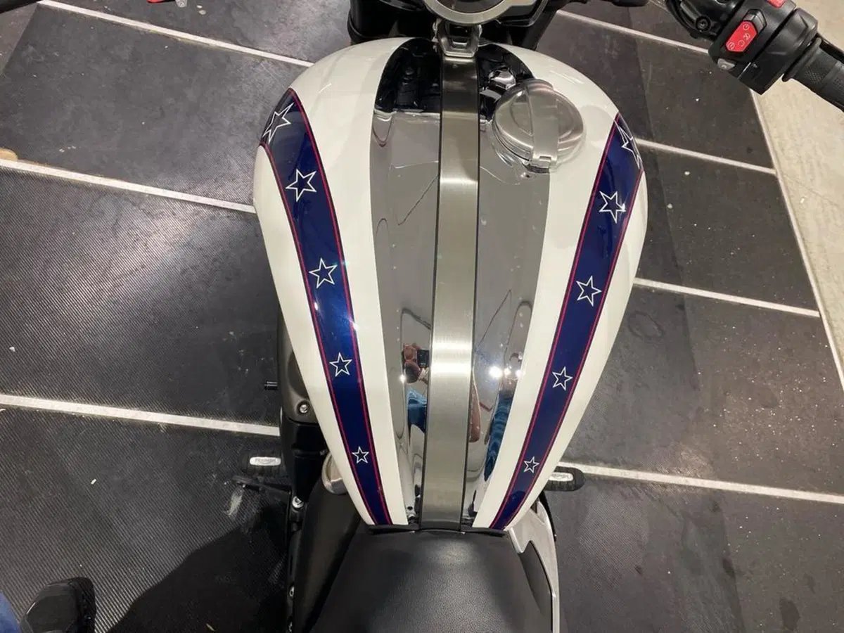 Triumph Rocket 3 GT Evel Knievel Special Edition (2025) (9)