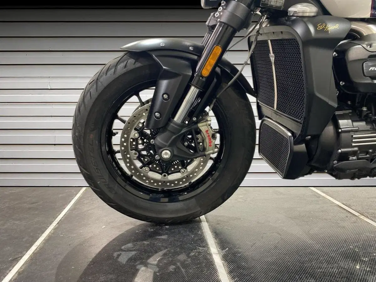 Triumph Rocket 3 GT Evel Knievel Special Edition (2025) (15)