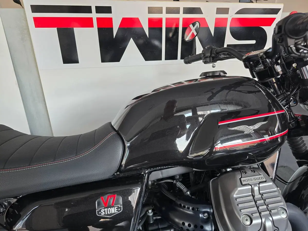 Moto Guzzi V7 Stone Special Edition (2022 - 25) (10)