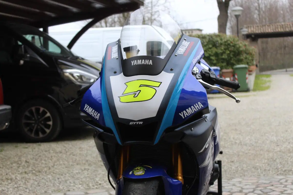Yamaha YZF R1 (2020 - 25) (2)