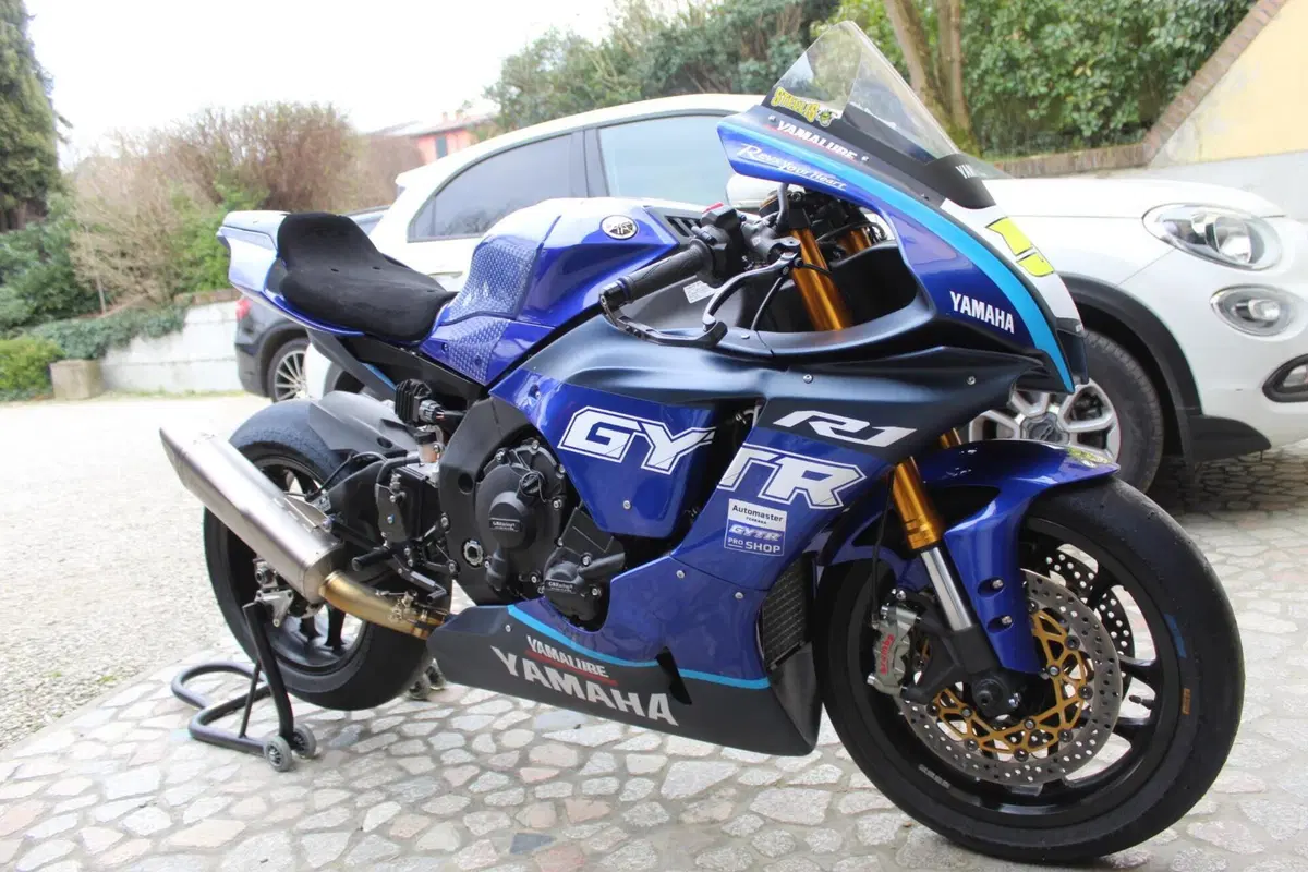 Yamaha YZF R1 (2020 - 25) (3)