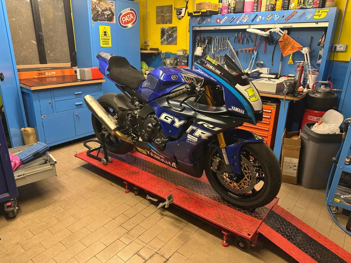 Yamaha YZF R1 (2020 - 25) (6)