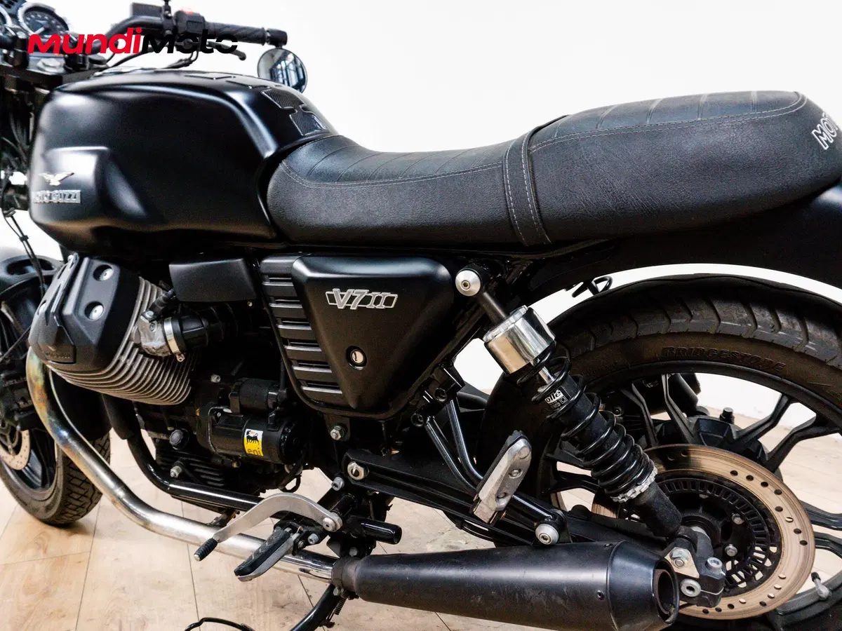 Moto Guzzi V7 II Stone (2015 - 17) (10)