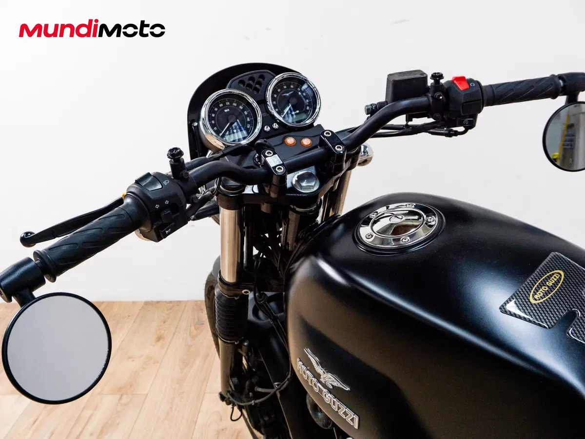 Moto Guzzi V7 II Stone (2015 - 17) (11)