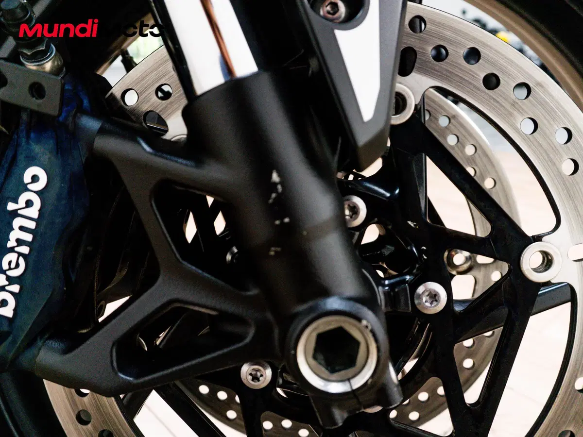 Triumph Street Triple 765 R (2023 - 26) (13)