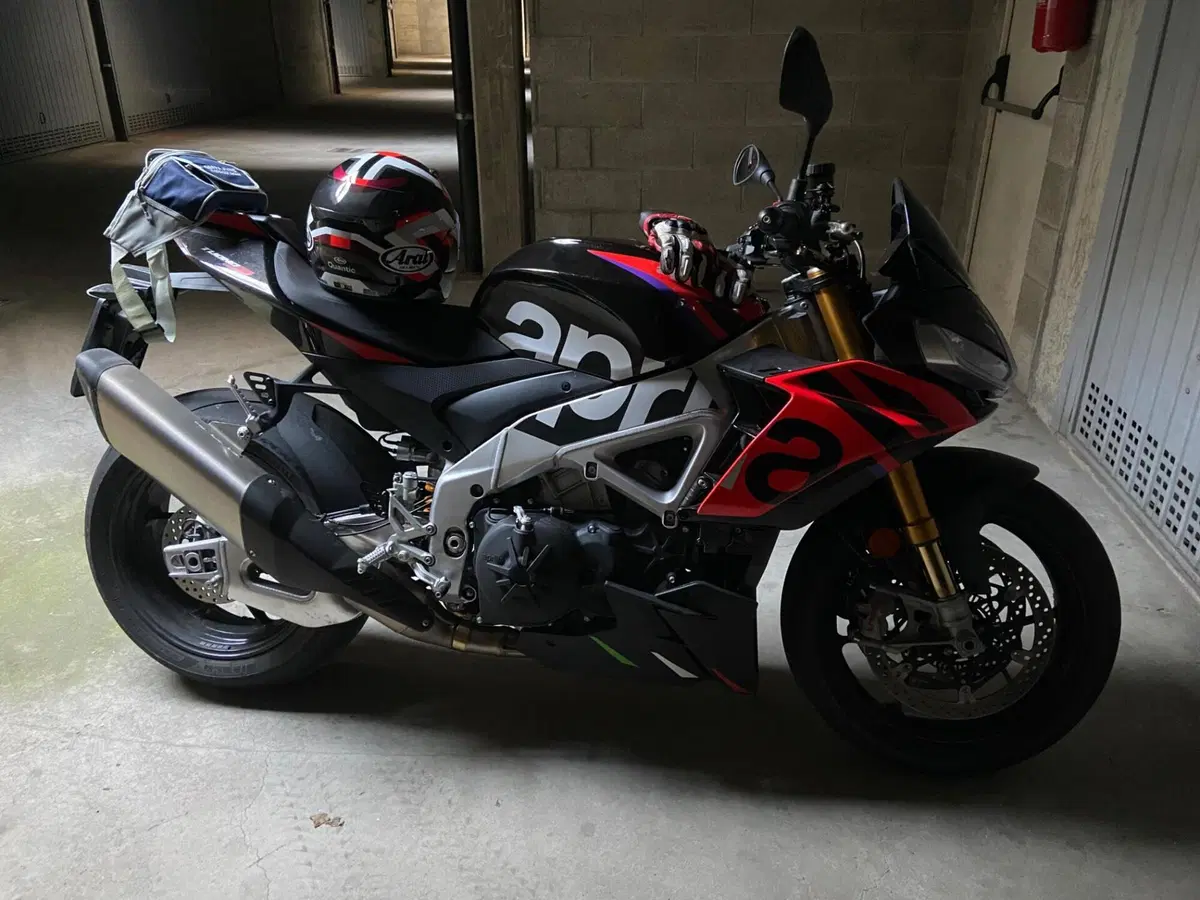 Aprilia Tuono V4 Factory (2021 - 24) (2)