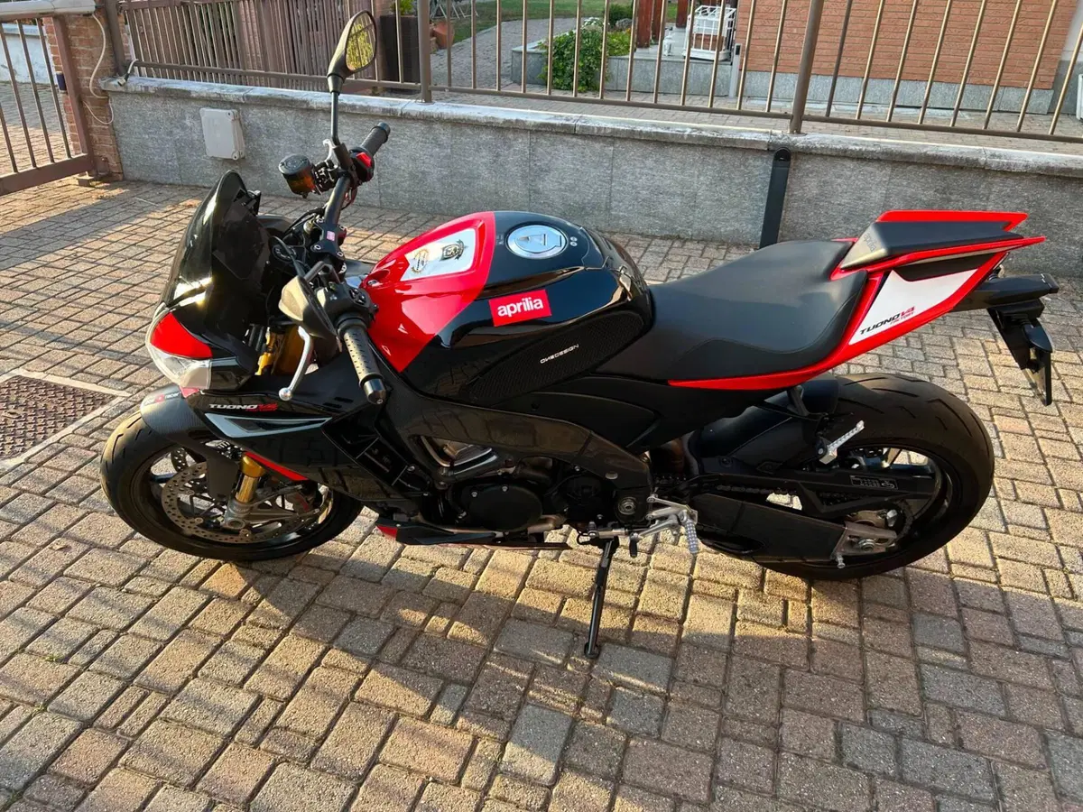 Aprilia Tuono V4 Factory SE-09 SBK (2024) (2)