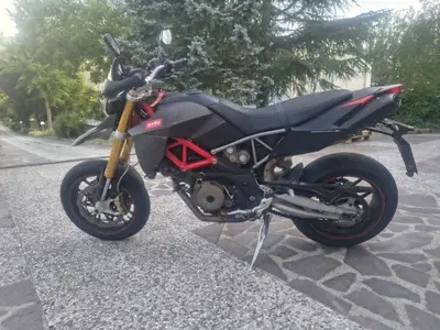 Aprilia Dorsoduro 750 Factory (2010 - 13) usata