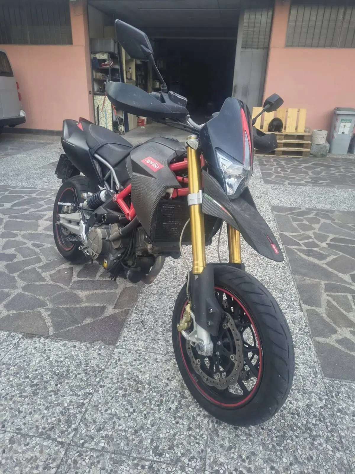 Aprilia Dorsoduro 750 Factory (2010 - 13) (2)