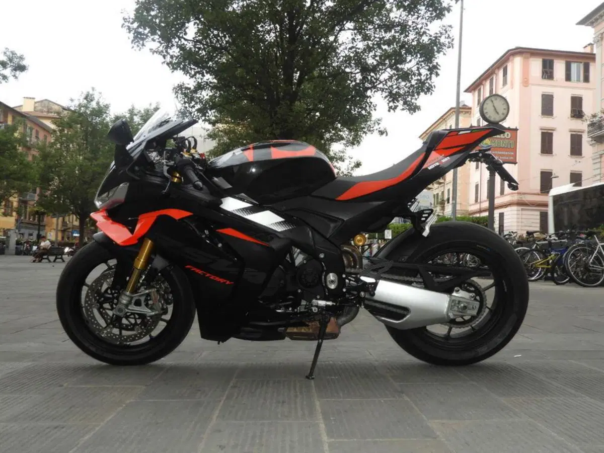 Aprilia RSV4 1100 Factory (2025 - 26) (5)
