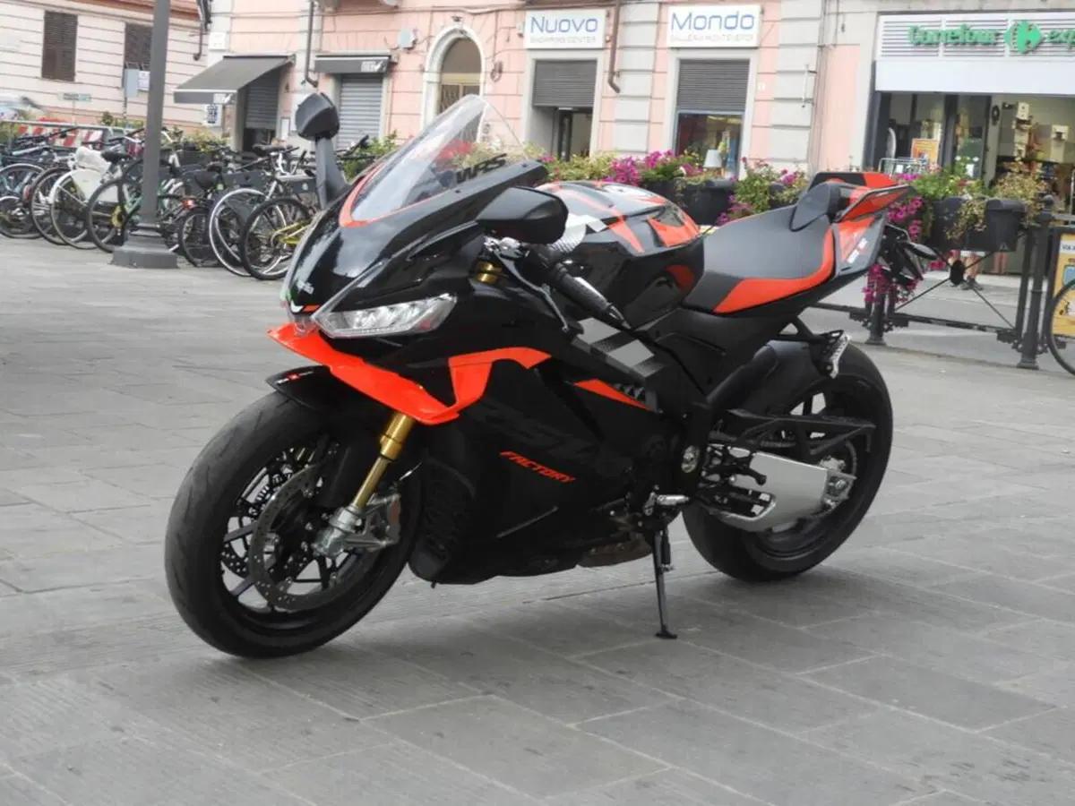 Aprilia RSV4 1100 Factory (2025 - 26) (4)
