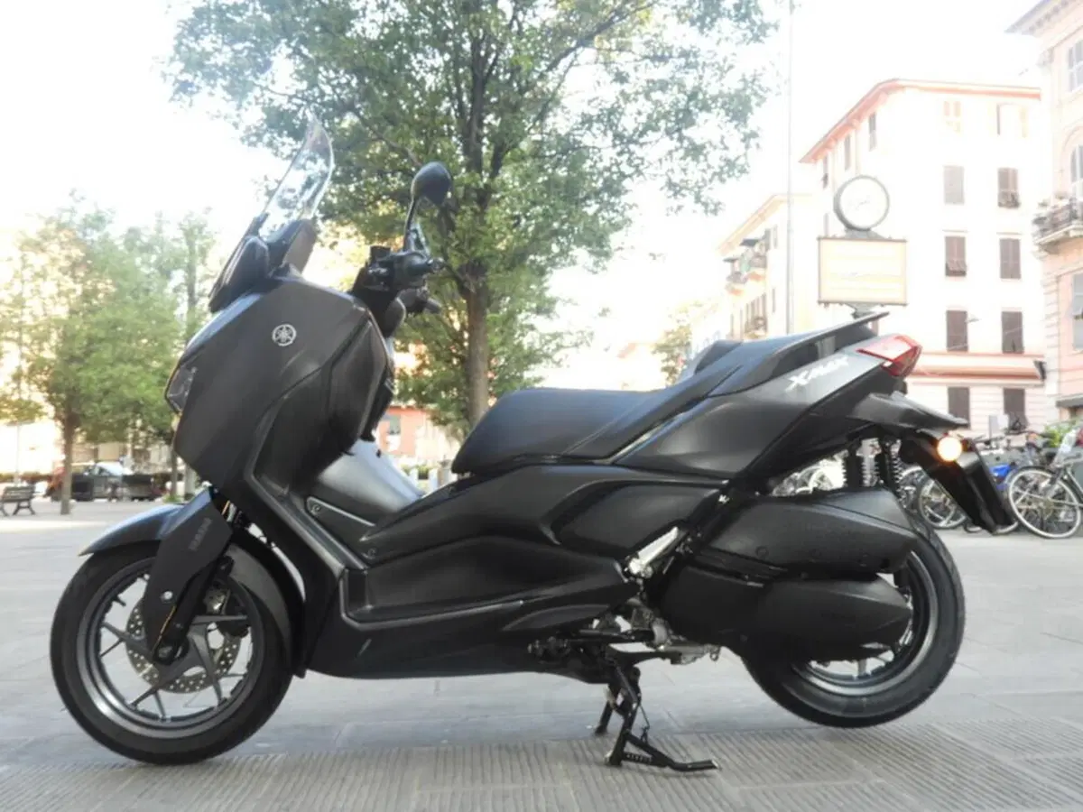 Yamaha X-Max 300 (2021 - 24) (4)