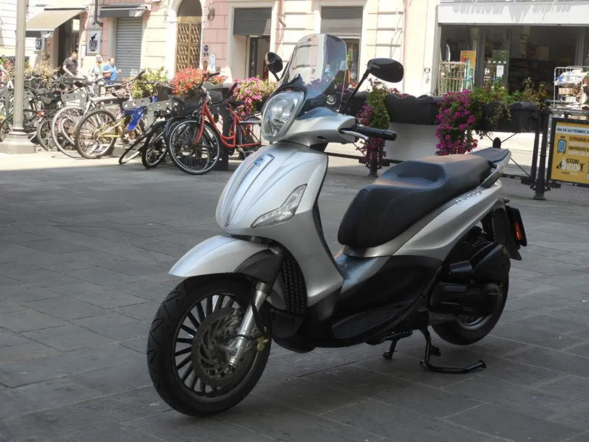 Piaggio Beverly 300 i.e. ABS-ASR (2016 - 20) (3)