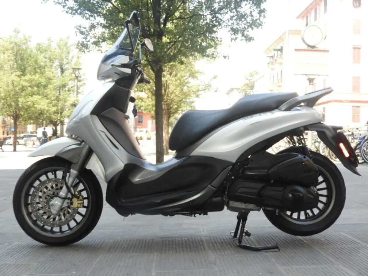 Piaggio Beverly 300 i.e. ABS-ASR (2016 - 20) (4)