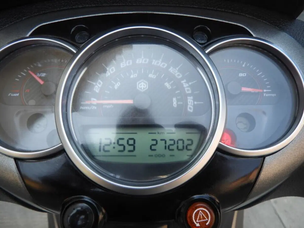 Piaggio Beverly 300 i.e. ABS-ASR (2016 - 20) (5)