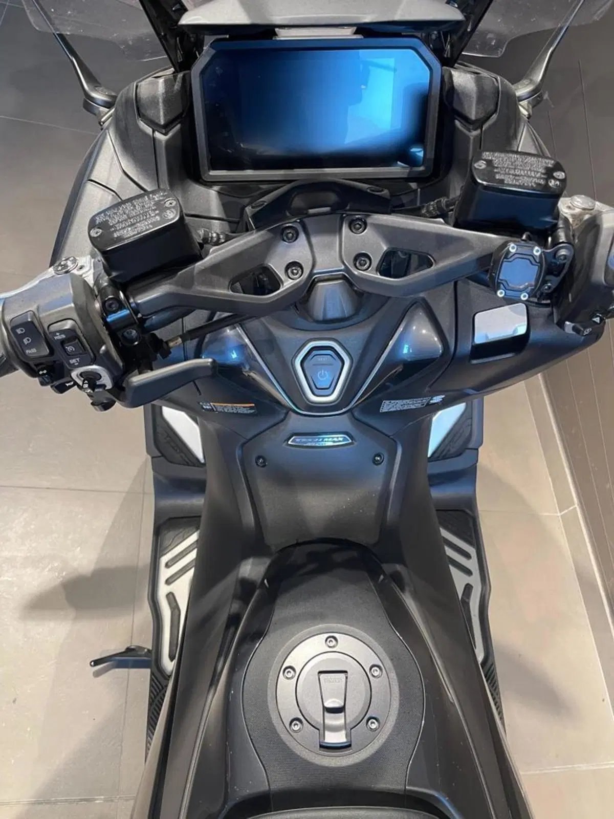 Yamaha T-Max 560 (2022 - 24) (5)