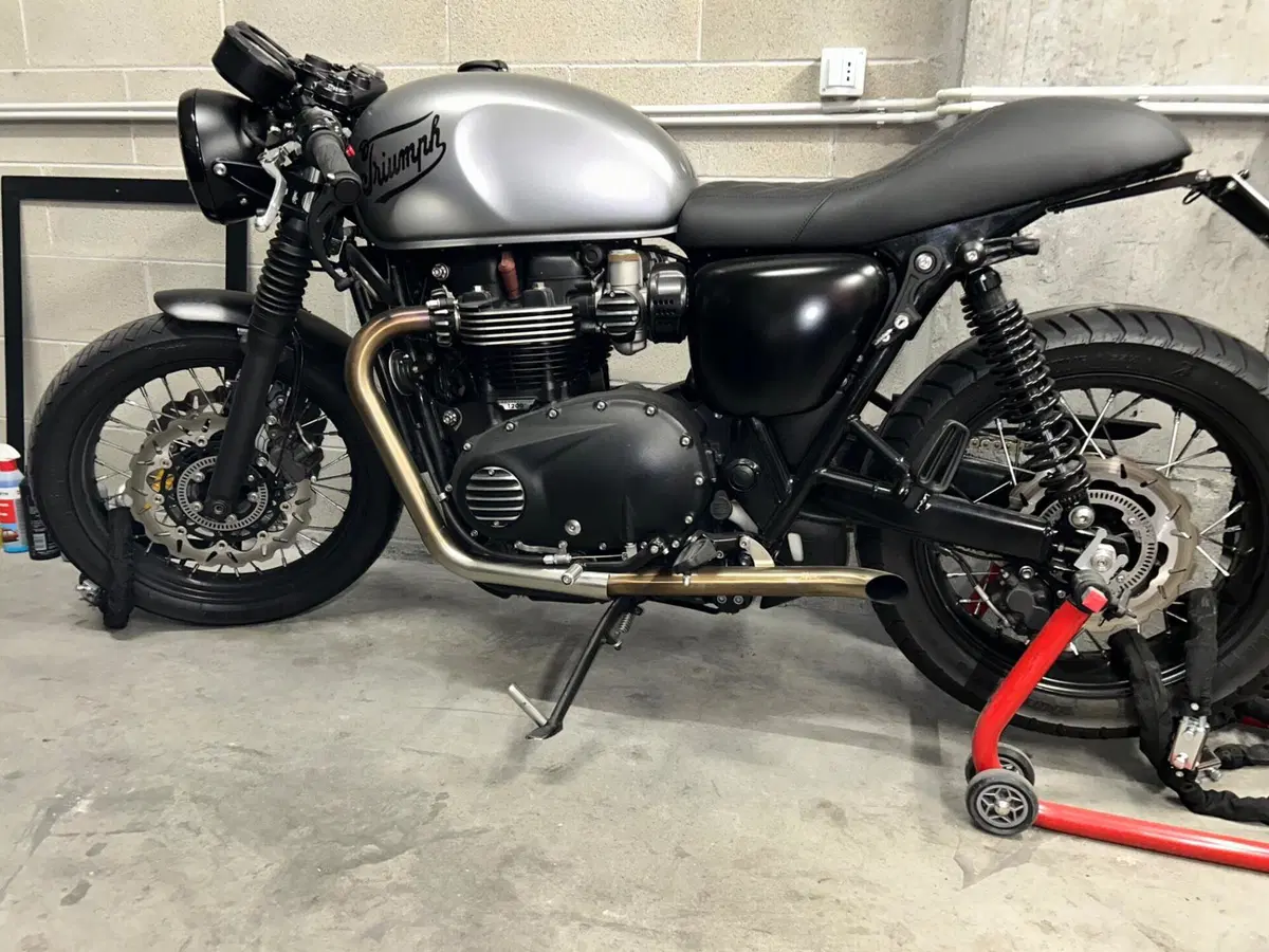 Triumph Bonneville T120 (2016 - 20) (2)