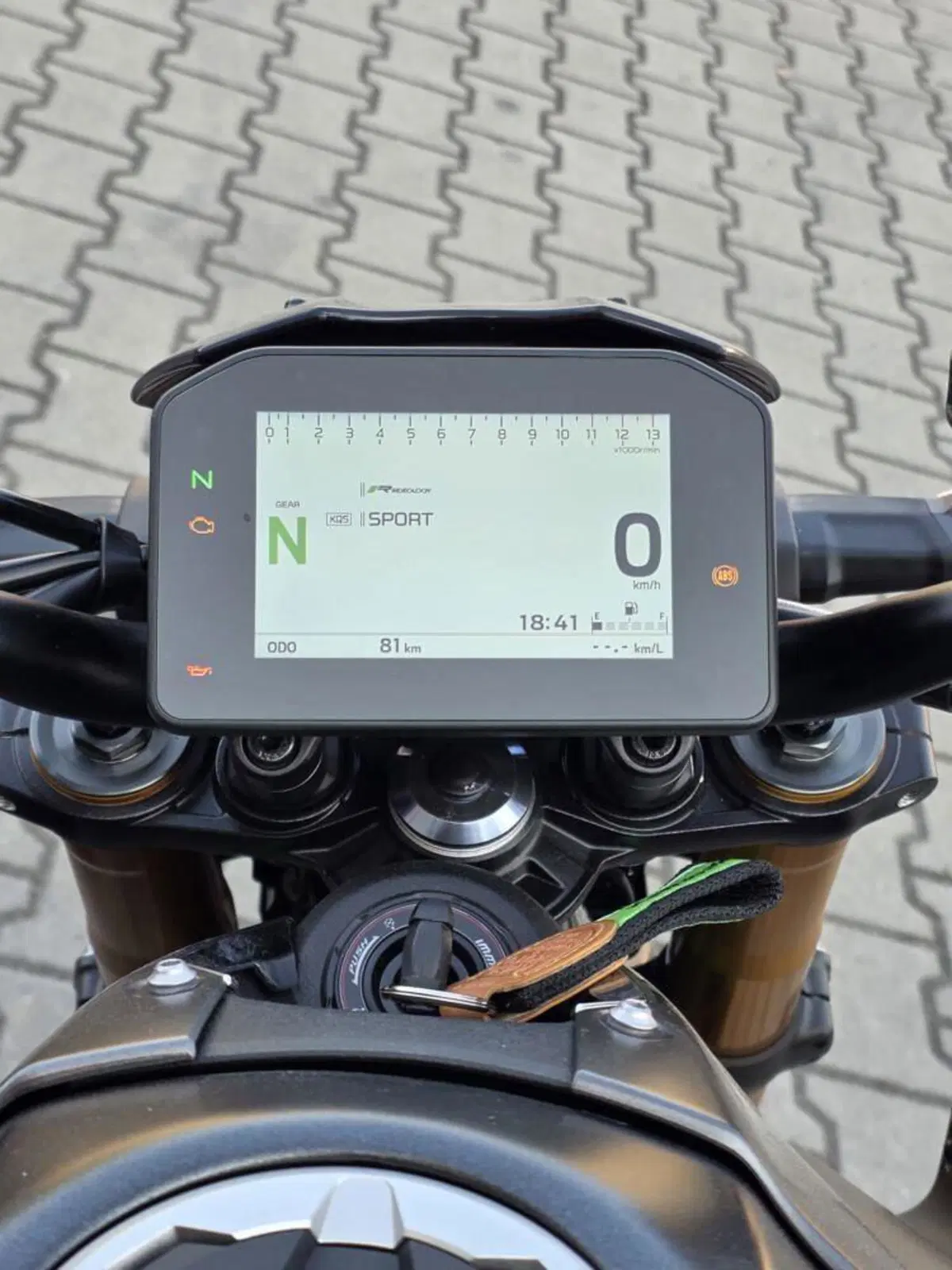 Kawasaki Z 900 SE (2025 - 26) (7)
