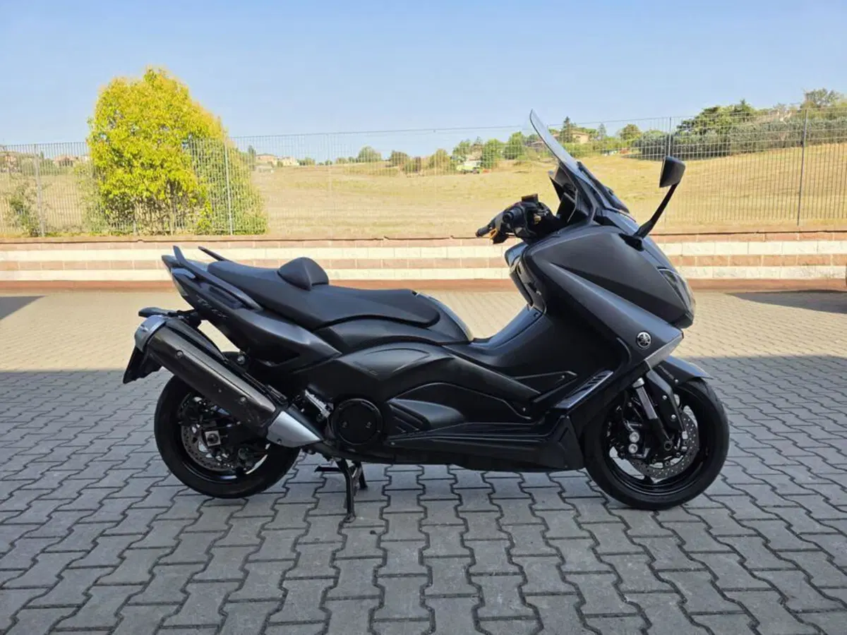 Yamaha T-Max 530 (2015 - 16) (4)